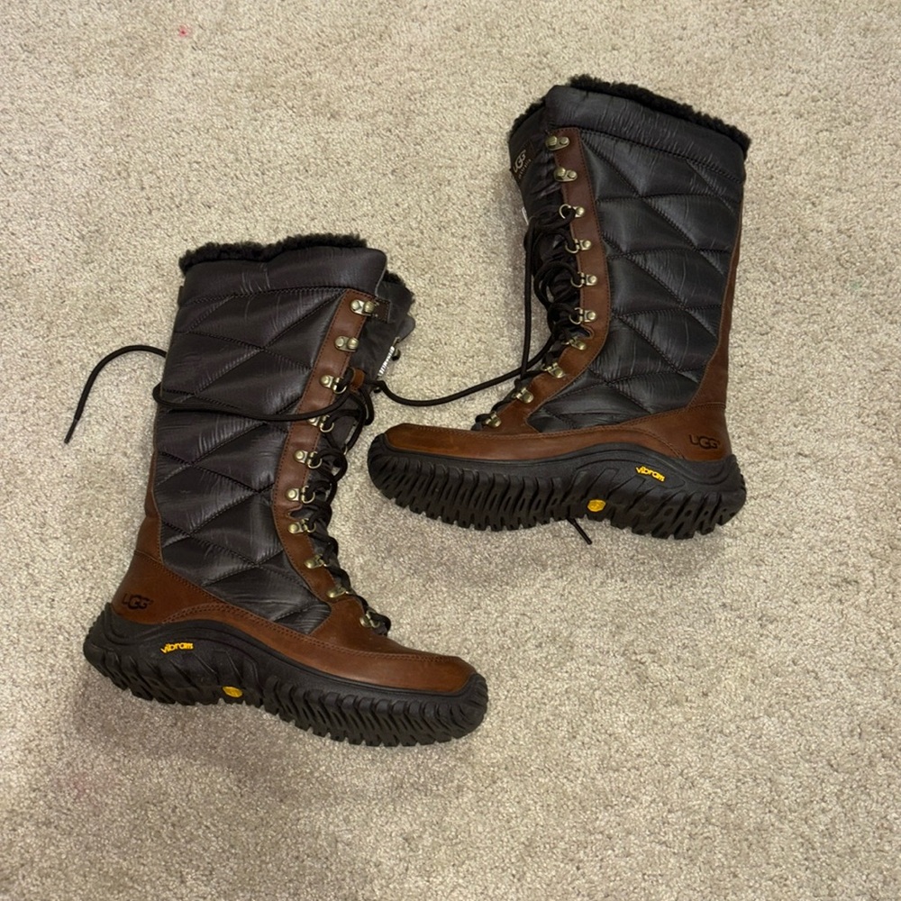 UGG Kintla Boots in Brownstone